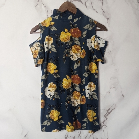 J For Justify Shirt Womens Small Cut Out Mock V Neck Stretch Soft Blue Floral - Picture 4 of 6